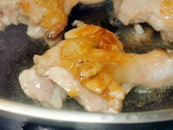 马蹄笋怎么做好吃-马蹄笋煨鸡腿肉11