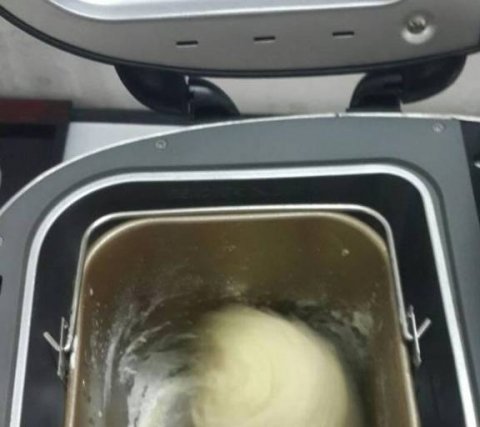 火腿卷怎么做-火腿鸡肉松面包卷的做法3