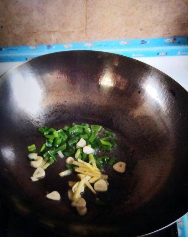 保护视力吃什么食物-麻椒炒蕨菜的做法5