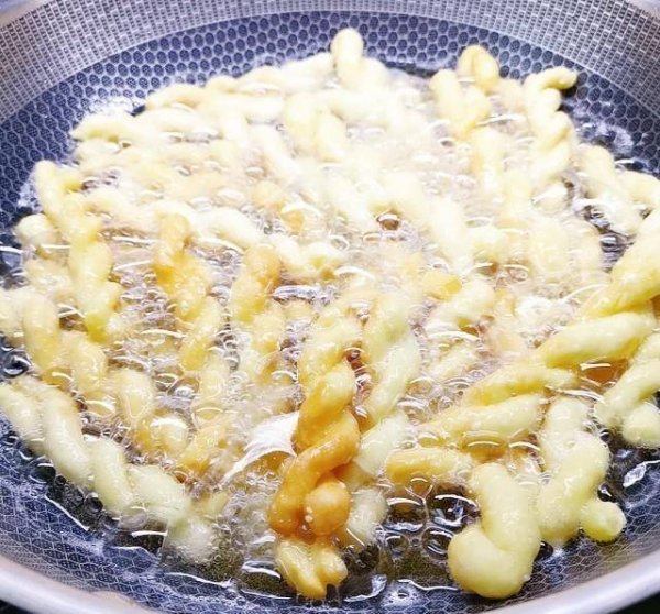 鸡蛋脆麻花怎么做-鸡蛋脆麻花的制作方法10