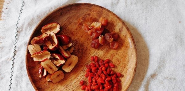 腐竹红糖煮鸡蛋有什么作用-鸡蛋红枣腐竹糖水的做法5