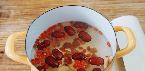 腐竹红糖煮鸡蛋有什么作用-鸡蛋红枣腐竹糖水的做法7