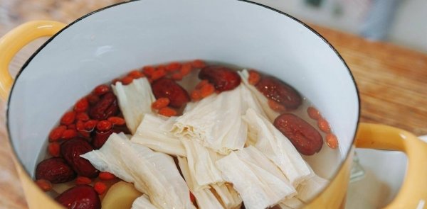 腐竹红糖煮鸡蛋有什么作用-鸡蛋红枣腐竹糖水的做法8