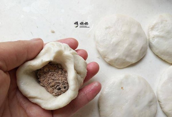炸糖糕怎样又脆又软-炸糖糕的做法6