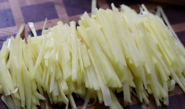 咸蛋黄炒土豆丝怎么做-咸蛋黄炒土豆丝的做法4