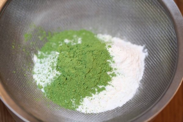 漩涡蛋糕什么意思-抹茶漩涡蛋糕做法5
