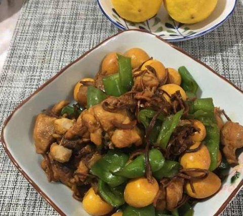 虫草花鹌鹑蛋烧鸡腿怎么做-虫草花鹌鹑蛋烧鸡腿的做法1