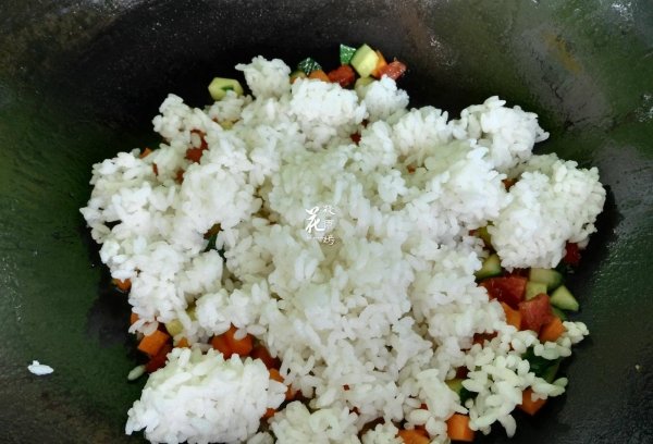 如何做蛋包饭-蛋包饭的做法6