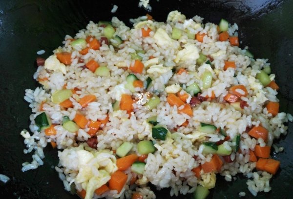 如何做蛋包饭-蛋包饭的做法8