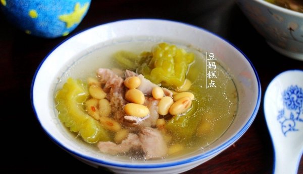 排骨苦瓜汤炖多久-排骨苦瓜汤的做法功效1