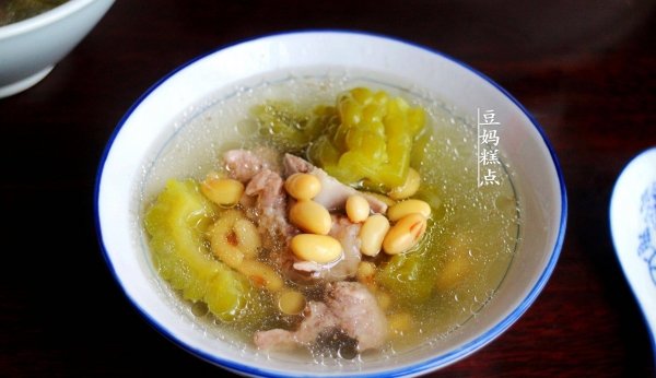 排骨苦瓜汤炖多久-排骨苦瓜汤的做法功效2