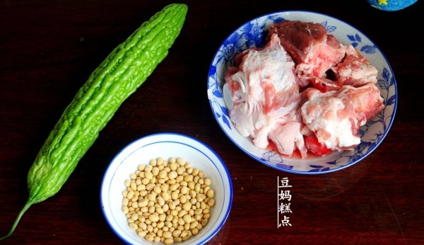 排骨苦瓜汤炖多久-排骨苦瓜汤的做法功效4