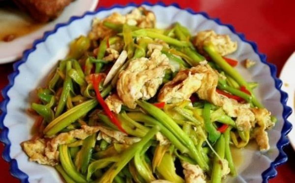 鸡蛋炒黄花菜的功效-黄花...
