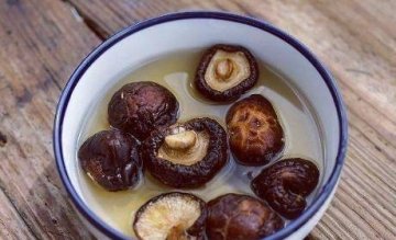 姜酒鸡用的是什么酒-广式姜酒鸡的做法3