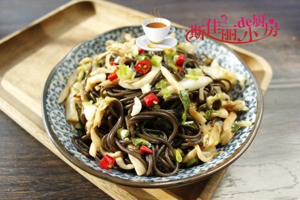 杏鲍菇和蕨根粉能一起吃吗-包菜杏鲍菇拌蕨根粉的做法1