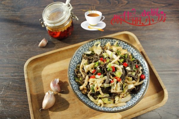 杏鲍菇和蕨根粉能一起吃吗-包菜杏鲍菇拌蕨根粉的做法3