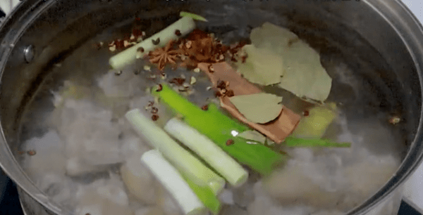 泡椒蹄花怎样做好吃-泡椒蹄花的家常做法3