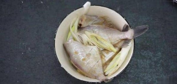 扒皮鱼又名什么鱼-红烧扒皮鱼的做法3