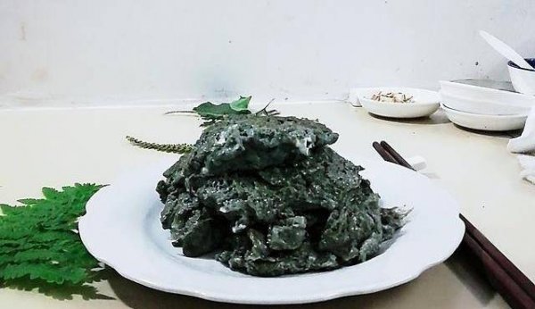 墨鱼汁煎鸡蛋怎么做-墨鱼汁煎鸡蛋的做法2