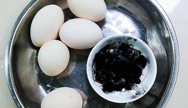 墨鱼汁煎鸡蛋怎么做-墨鱼汁煎鸡蛋的做法3