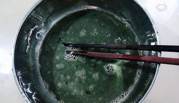 墨鱼汁煎鸡蛋怎么做-墨鱼汁煎鸡蛋的做法4