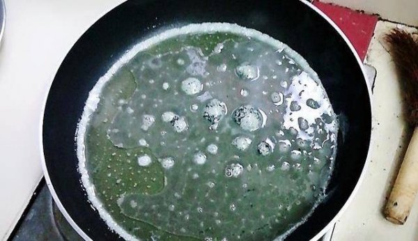墨鱼汁煎鸡蛋怎么做-墨鱼汁煎鸡蛋的做法5