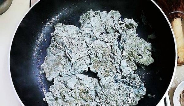 墨鱼汁煎鸡蛋怎么做-墨鱼汁煎鸡蛋的做法7