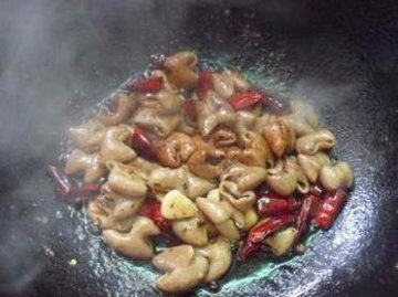 干锅肥肠怎么做好吃-干锅肥肠的家常做法2
