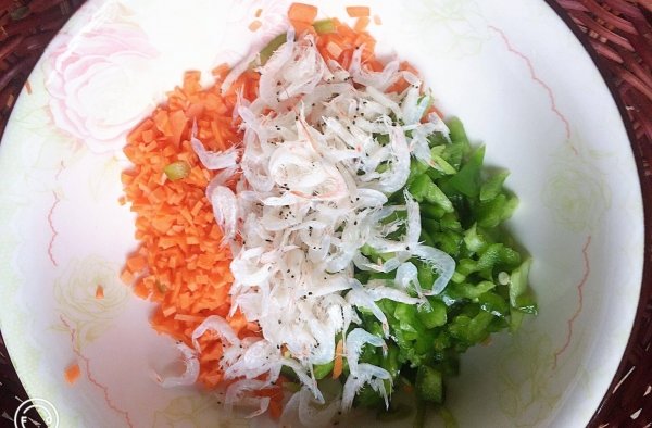 鸡蛋炒虾皮怎么炒好吃-鸡蛋炒虾皮的做法3