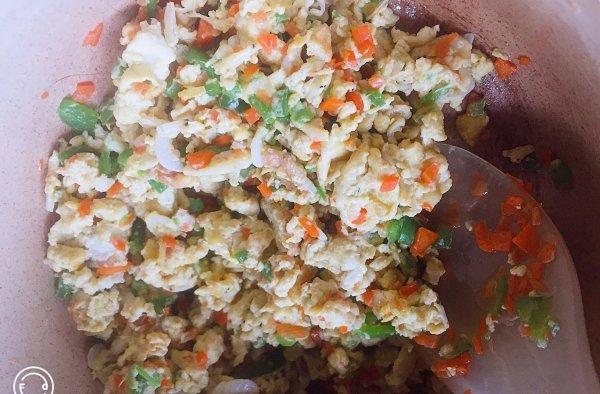 鸡蛋炒虾皮怎么炒好吃-鸡蛋炒虾皮的做法6