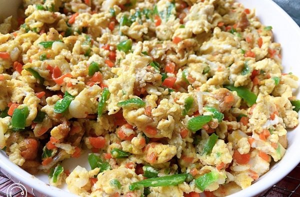 鸡蛋炒虾皮怎么炒好吃-鸡蛋炒虾皮的做法7