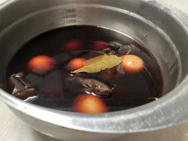 自制五香茶叶蛋-五香茶叶蛋用什么茶叶6