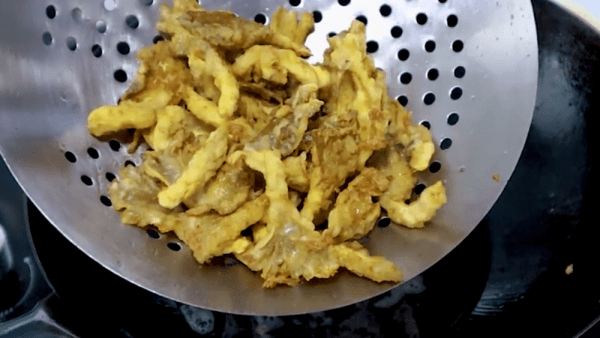 椒盐蘑菇怎么做-椒盐蘑菇的家常做法窍门5