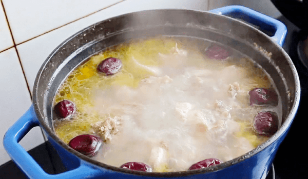 炖鸡汤怎么炖好喝-炖鸡汤的正确方法7