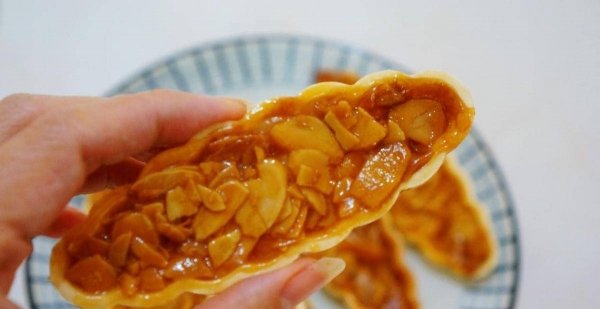 杏仁糯米船为什么不脆-杏仁糯米船的做法2