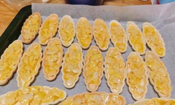 杏仁糯米船为什么不脆-杏仁糯米船的做法6