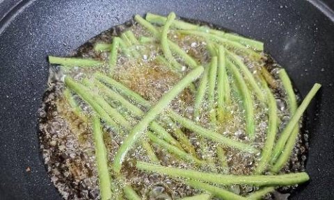 炒豆角放蚝油吗-蚝油豆角的家常做法4