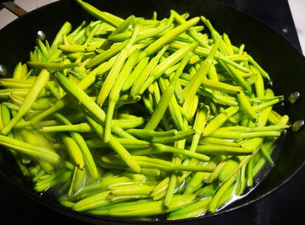 黄花菜怎么处理没有毒-黄花菜的做法3