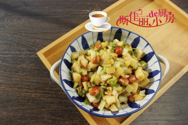 花生米西芹拌藕丁怎么做-花生米西芹拌藕丁的做法1