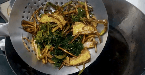 川味红辣椒油怎么做-川味红辣椒油的做法8
