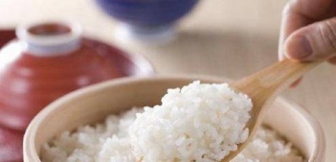 蒸米饭加什么好吃又香-蒸米饭的方法与步骤1