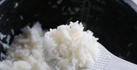 蒸米饭加什么好吃又香-蒸米饭的方法与步骤4