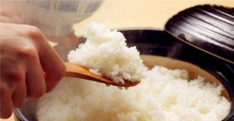 蒸米饭加什么好吃又香-蒸米饭的方法与步骤5
