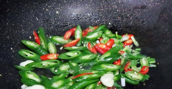 辣椒炒肉是先炒辣椒还是先炒肉-辣椒炒肉的家常做法5