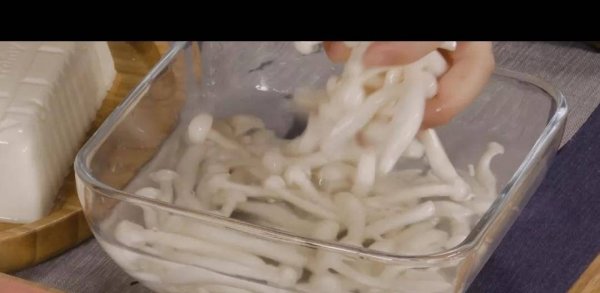 菌菇豆腐汤怎么烧-菌菇豆腐汤的做法2