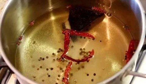 如何制作辣黄瓜条-各种咸菜的做法大全32