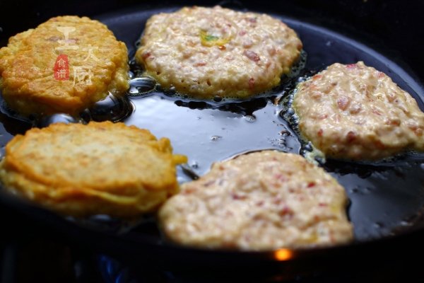 早餐吃鸡蛋肉饼好吗-鸡蛋肉饼的做法9