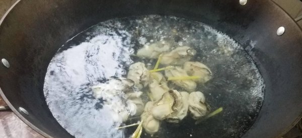 韭菜生蚝汤的功效与作用-韭菜生蚝汤的做法7