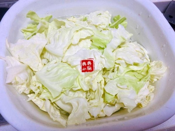 凉拌手撕圆白菜怎么做-凉拌手撕圆白菜的做法2