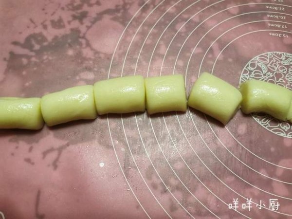 不用烤箱如何做月饼-不用烤箱做出的月饼怎么做8